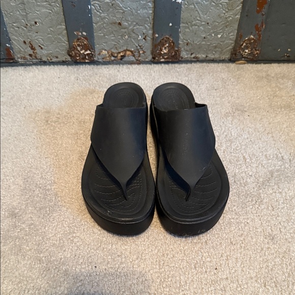 CROCS Black Women's Sandals - Picture 1 of 3